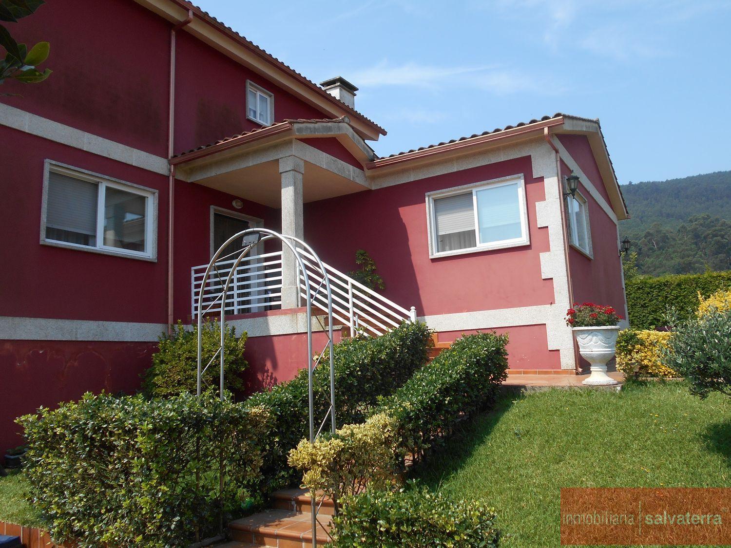 For sale of chalet in Tomiño