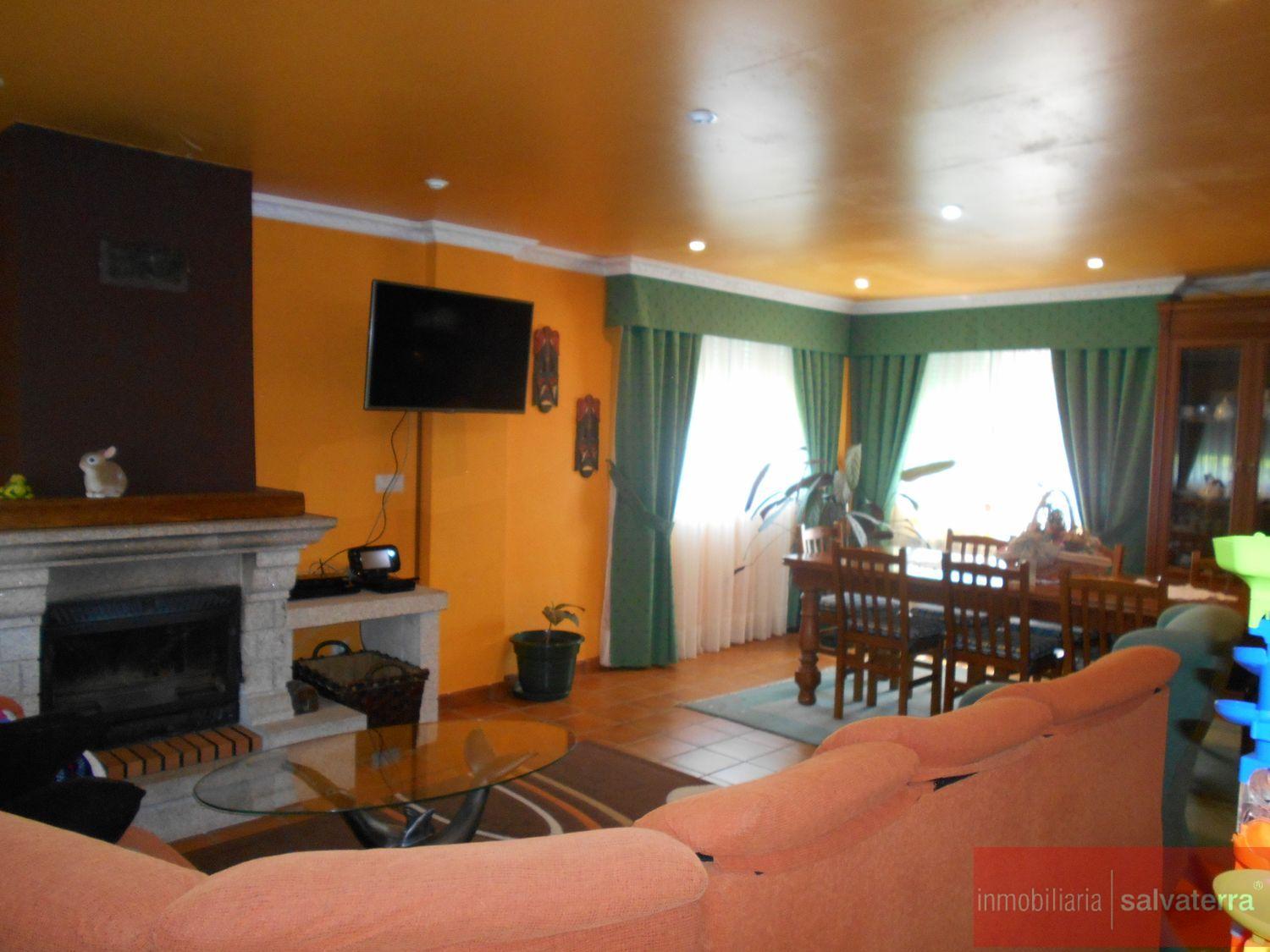 For sale of chalet in Tomiño