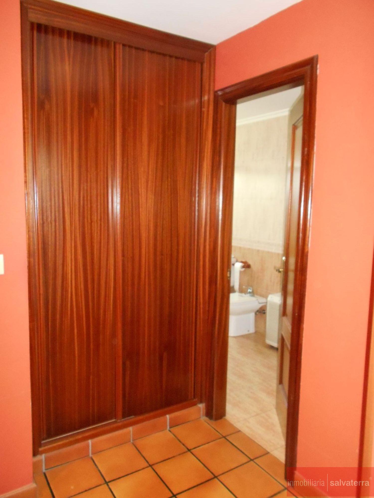 For sale of chalet in Tomiño
