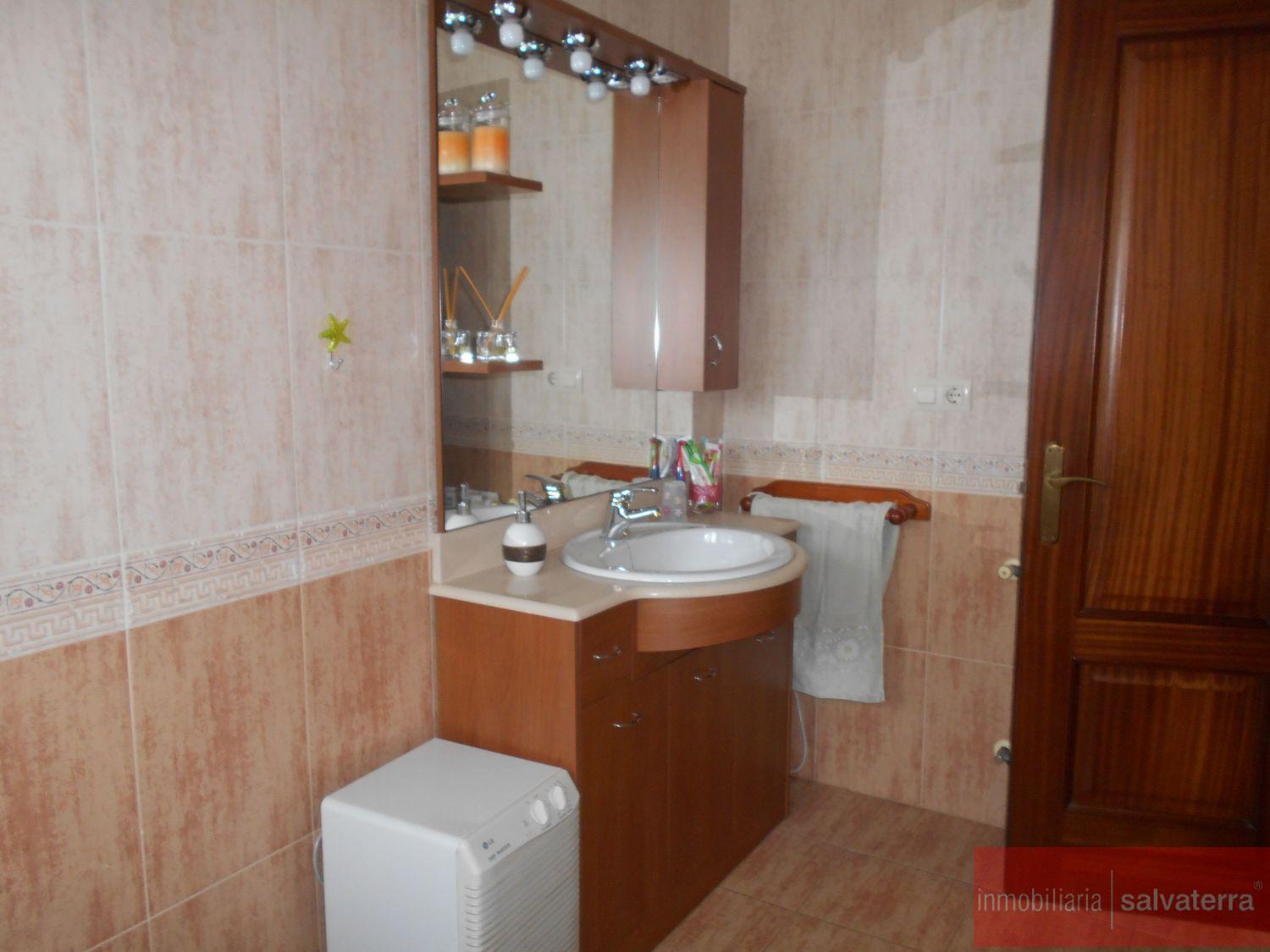 For sale of chalet in Tomiño