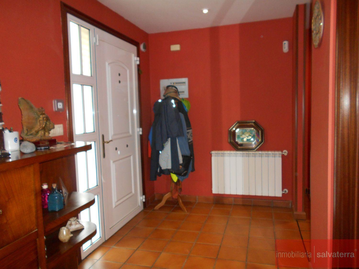For sale of chalet in Tomiño