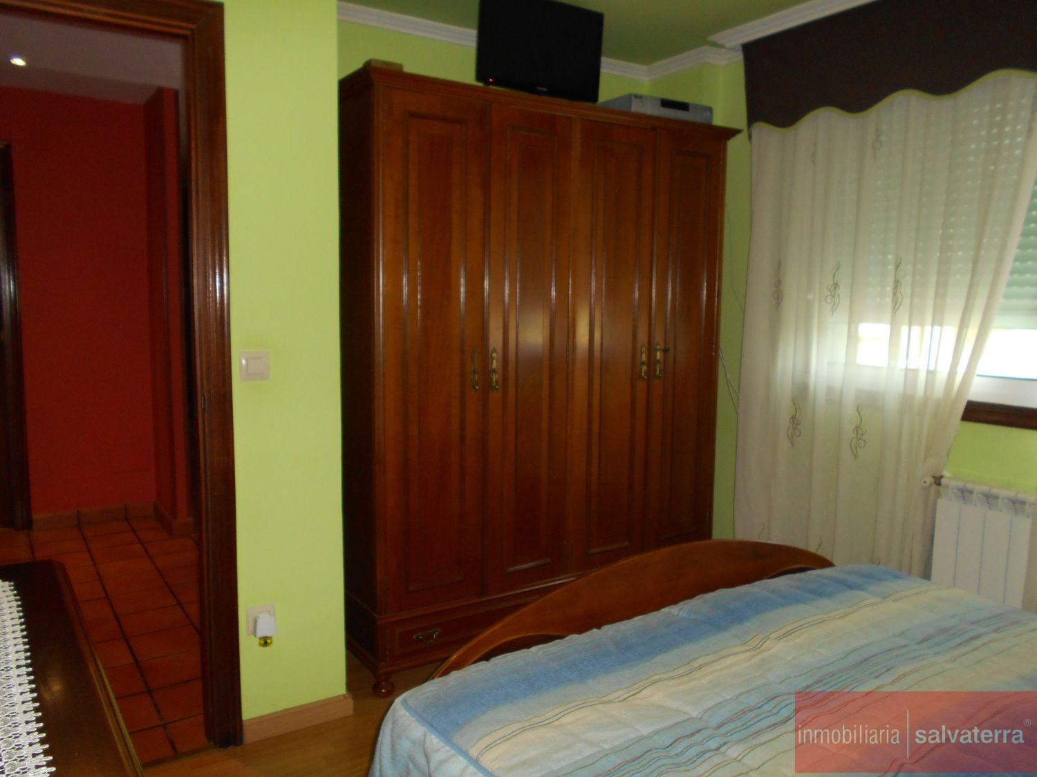For sale of chalet in Tomiño