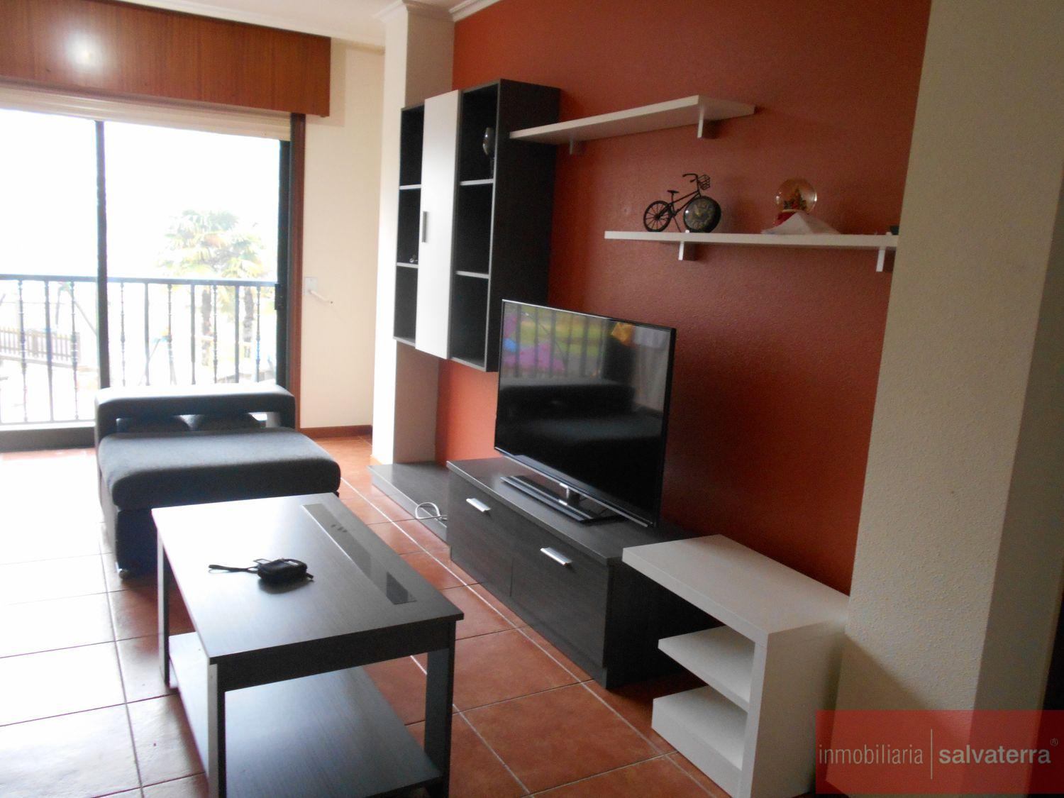 For sale of flat in A Cañiza