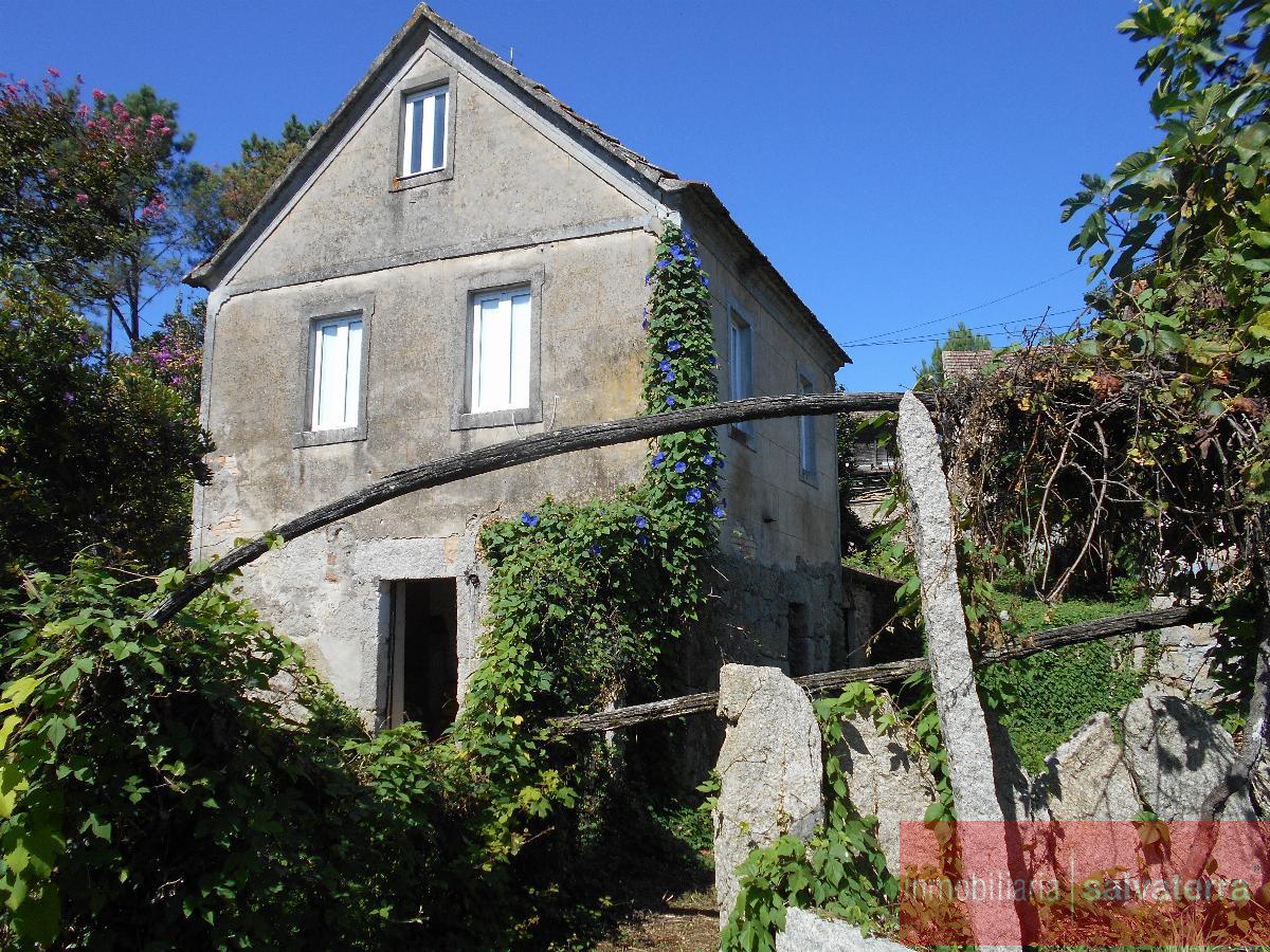 For sale of house in Salvaterra de Miño