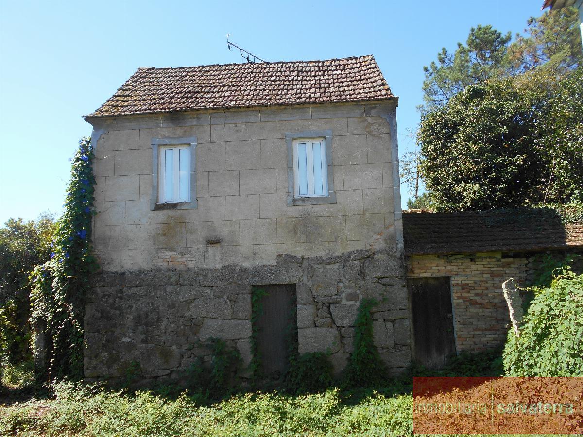 For sale of house in Salvaterra de Miño