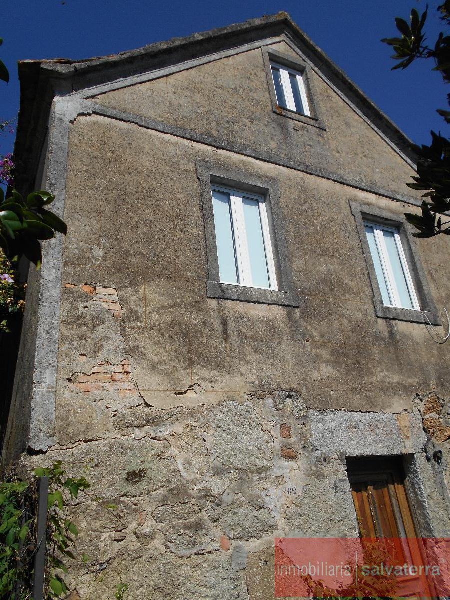 For sale of house in Salvaterra de Miño