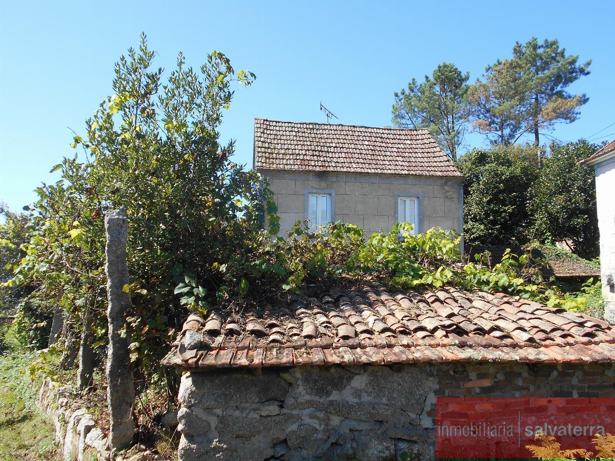 For sale of house in Salvaterra de Miño
