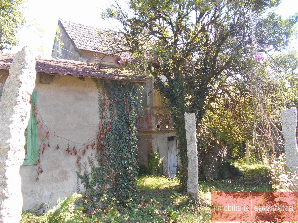 For sale of house in Salvaterra de Miño