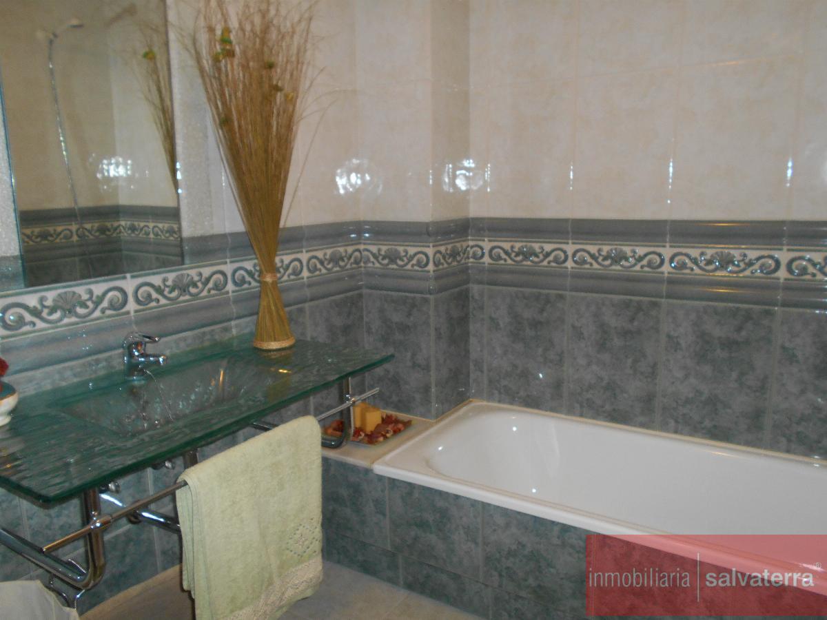 For sale of flat in Ponteareas