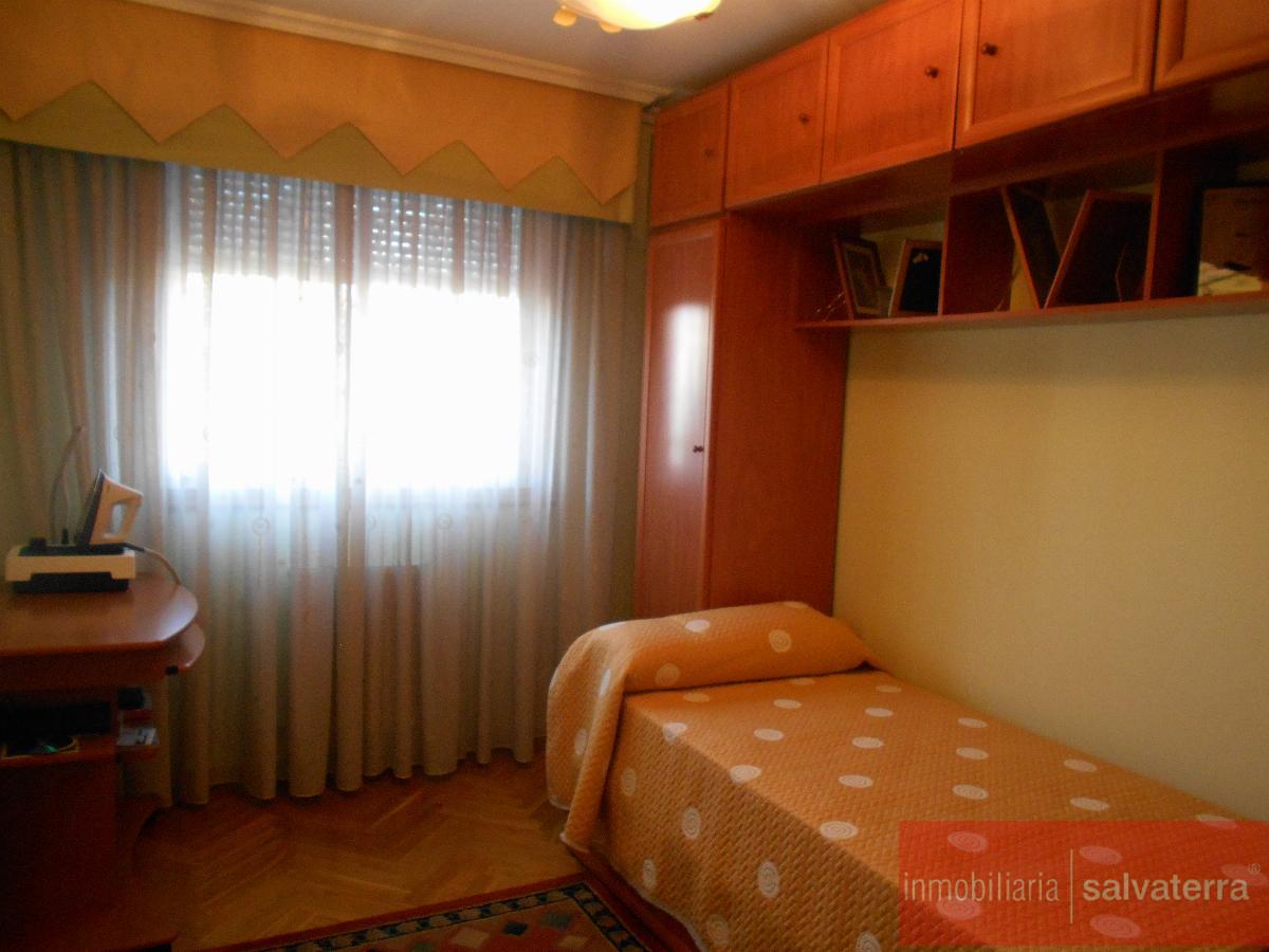 For sale of flat in Ponteareas