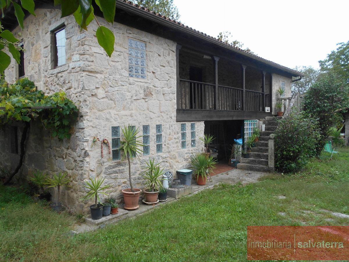 For sale of house in Salvaterra de Miño