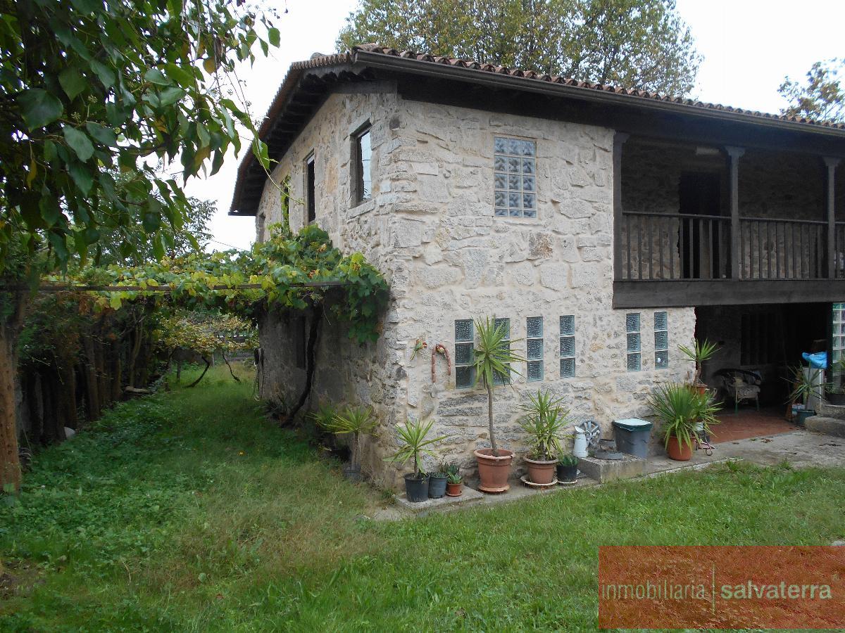 For sale of house in Salvaterra de Miño
