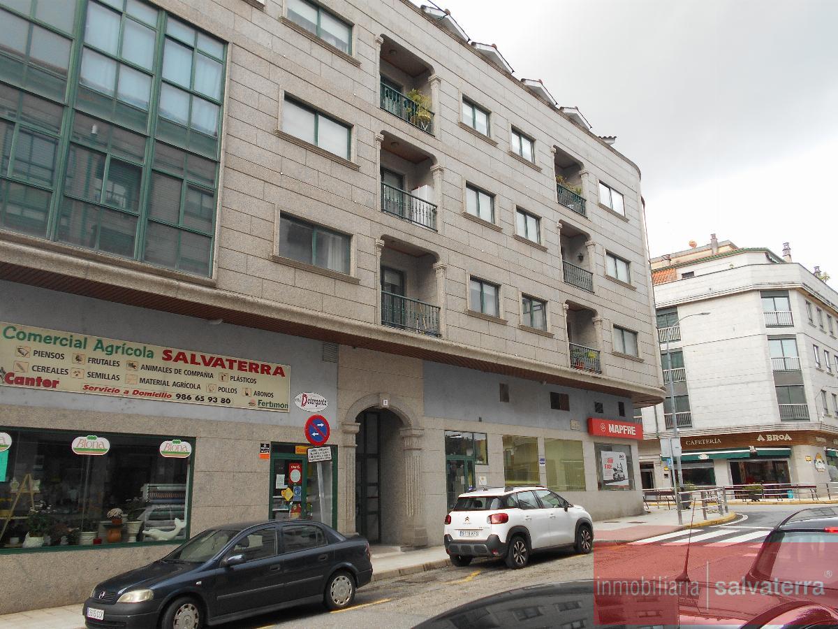 For sale of flat in Salvaterra de Miño