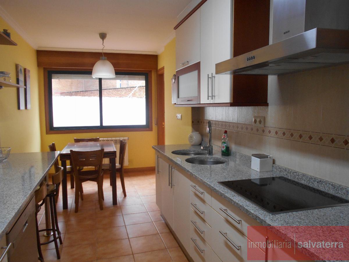 For sale of flat in Neves As