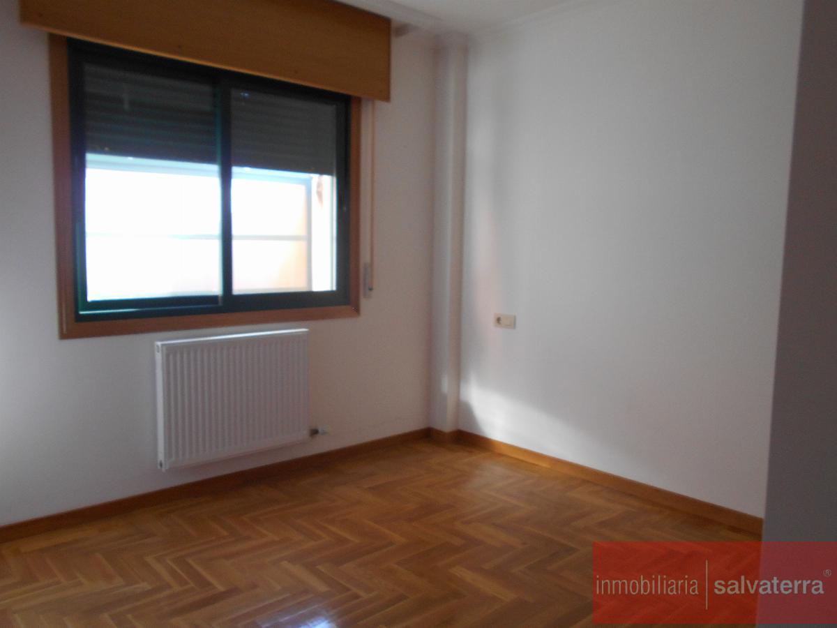 For sale of flat in Salvaterra de Miño