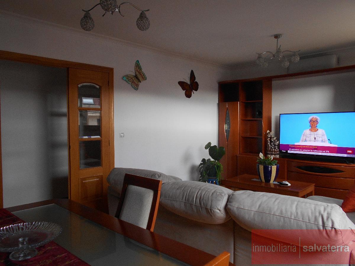 For sale of flat in Salvaterra de Miño