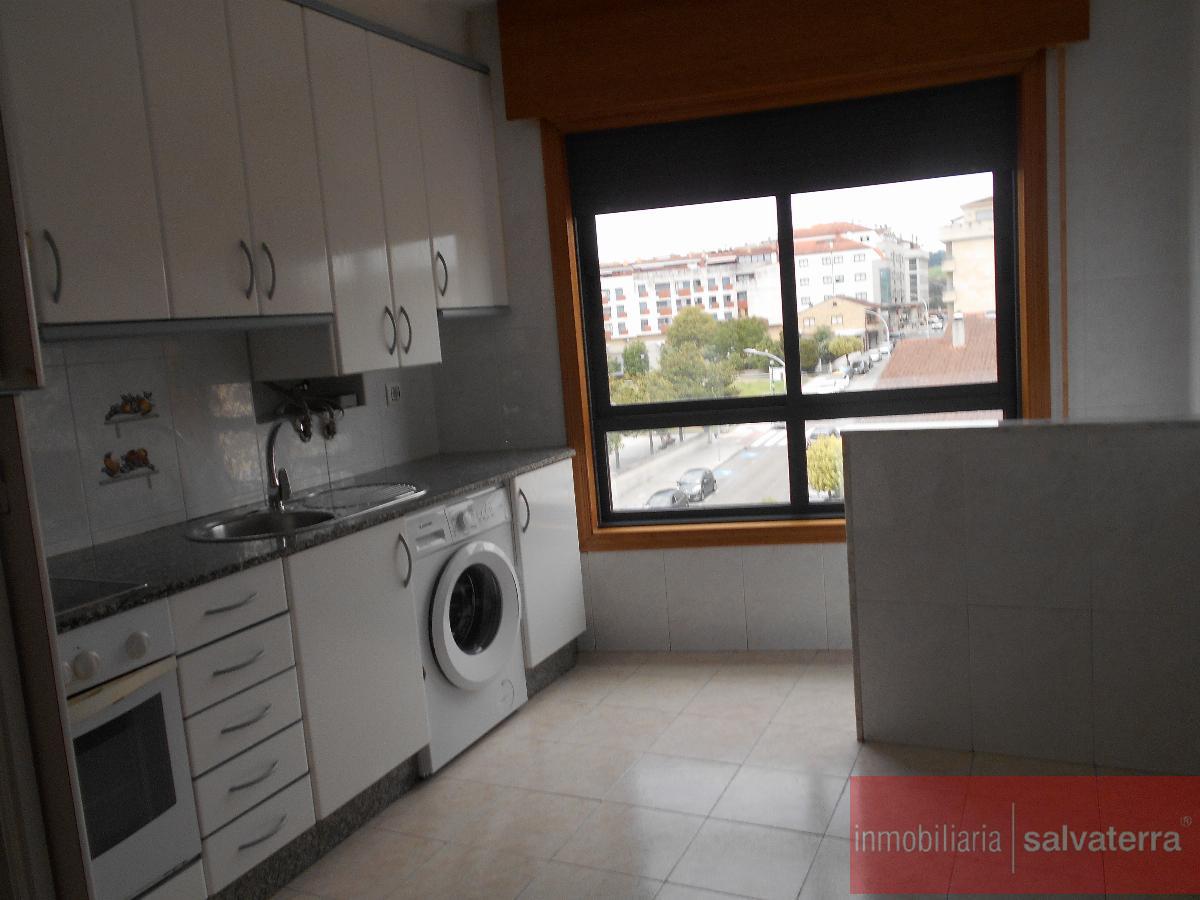 For sale of flat in Salvaterra de Miño