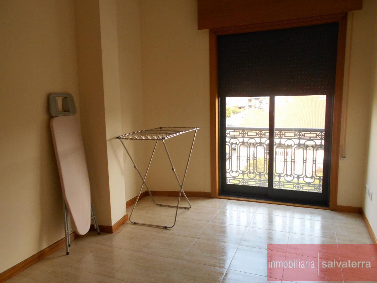 For sale of flat in Salvaterra de Miño