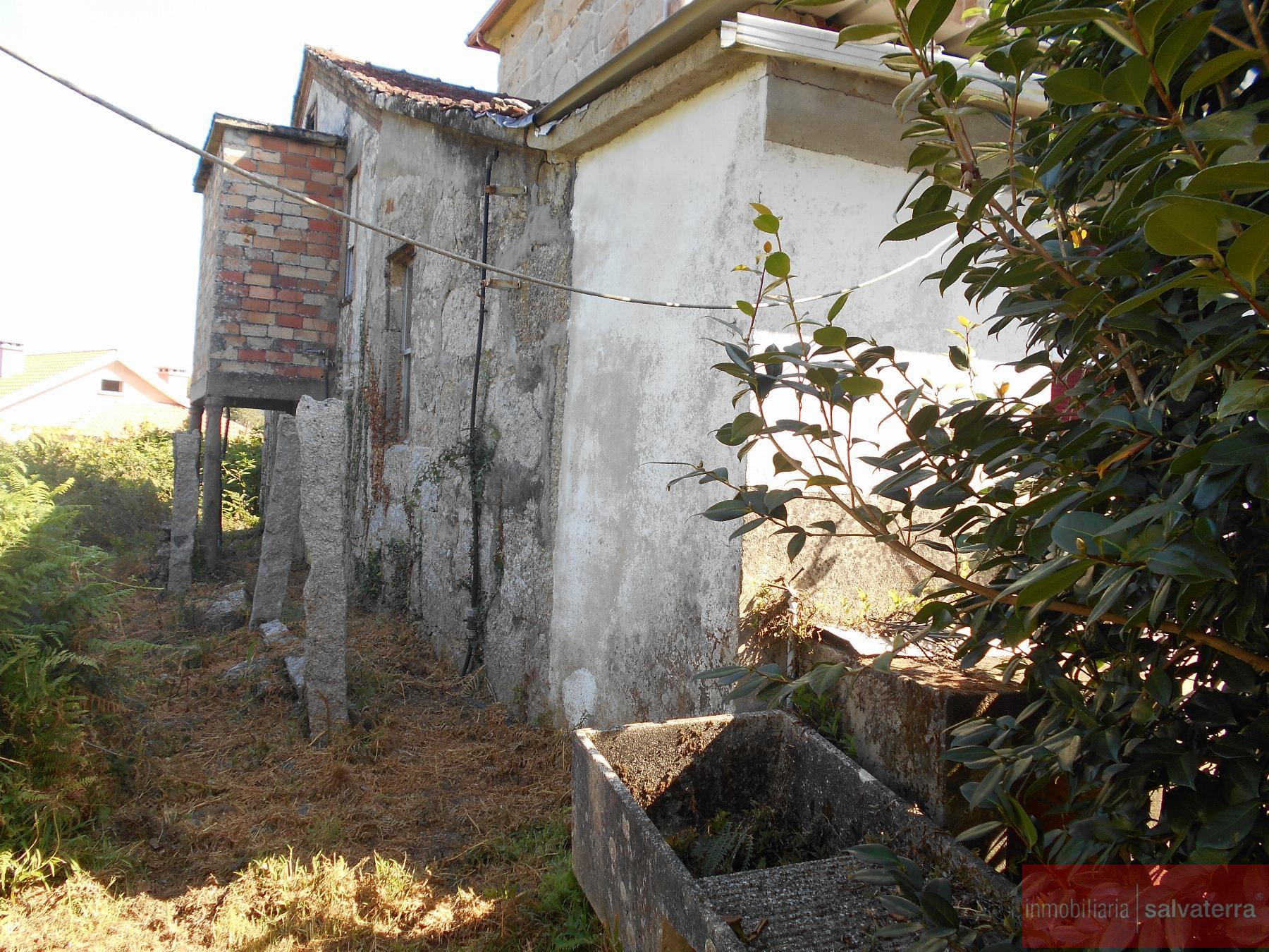 For sale of house in Salvaterra de Miño