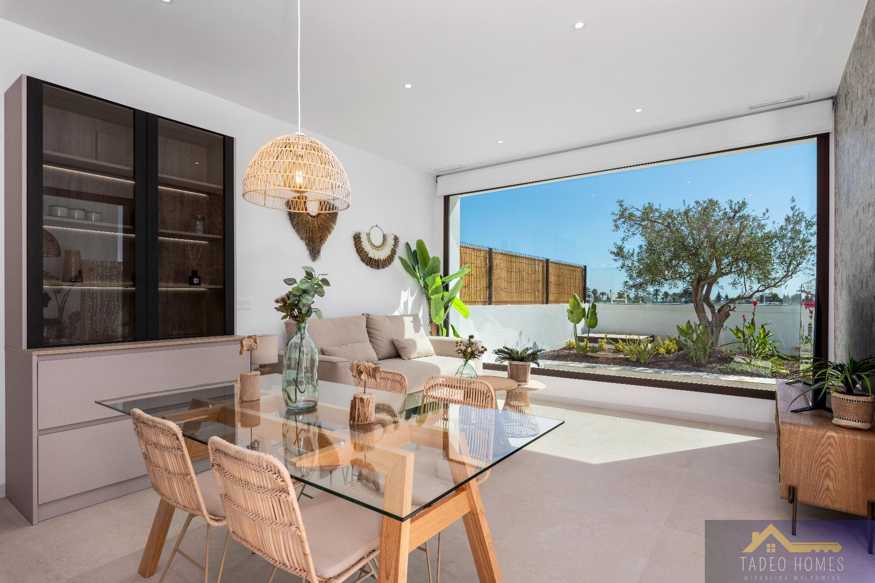 For sale of villa in Los Alcázares