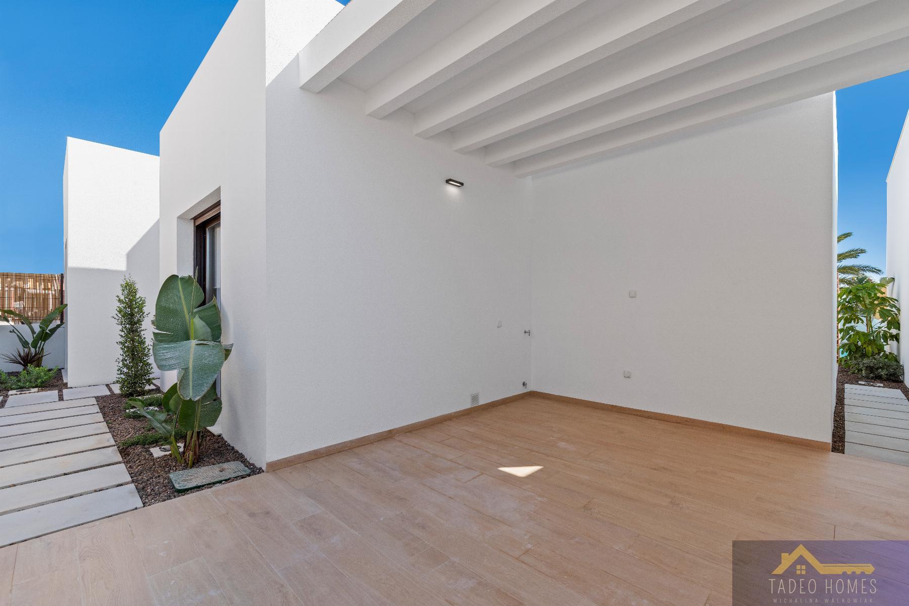 For sale of villa in Los Alcázares