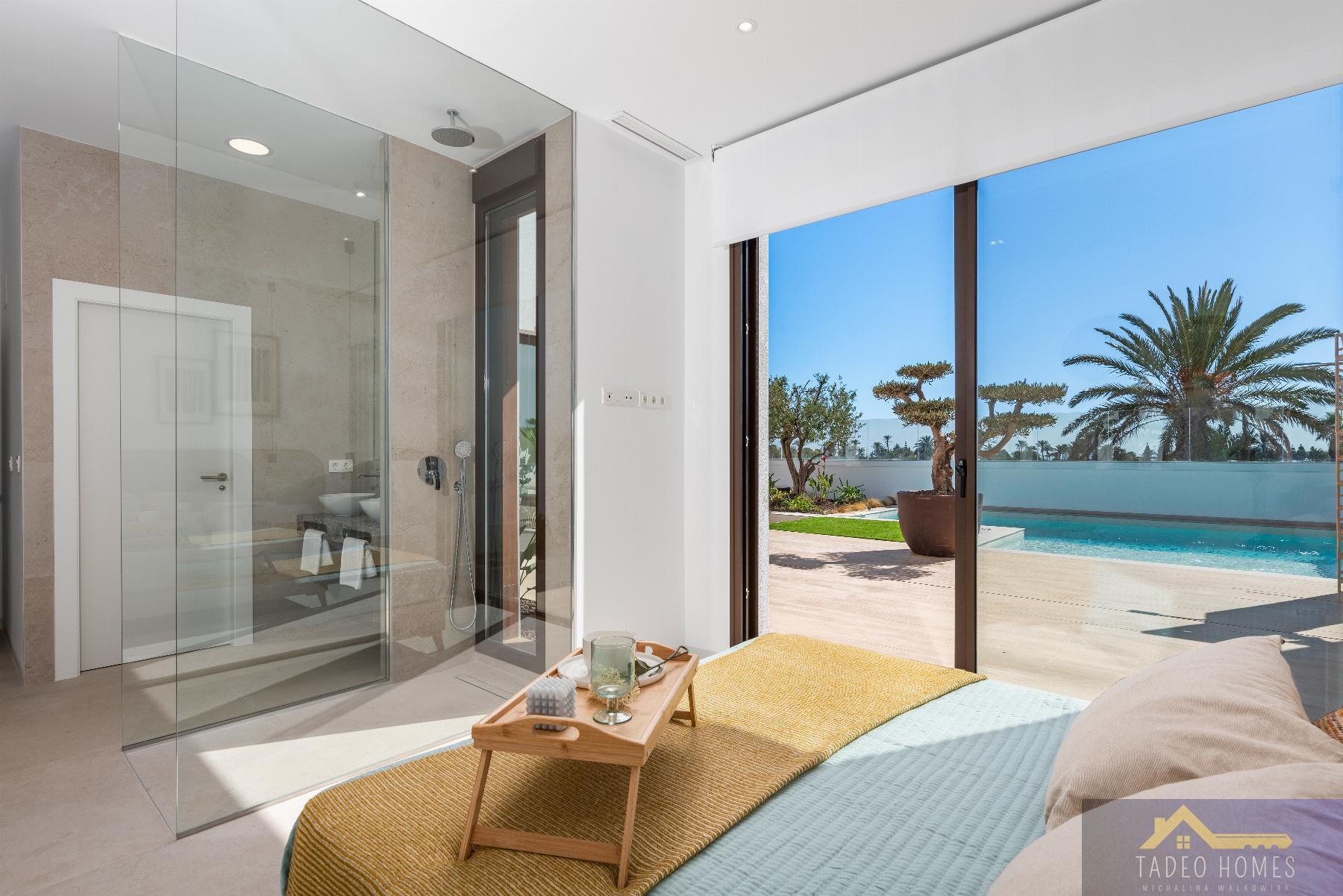 For sale of villa in Los Alcázares