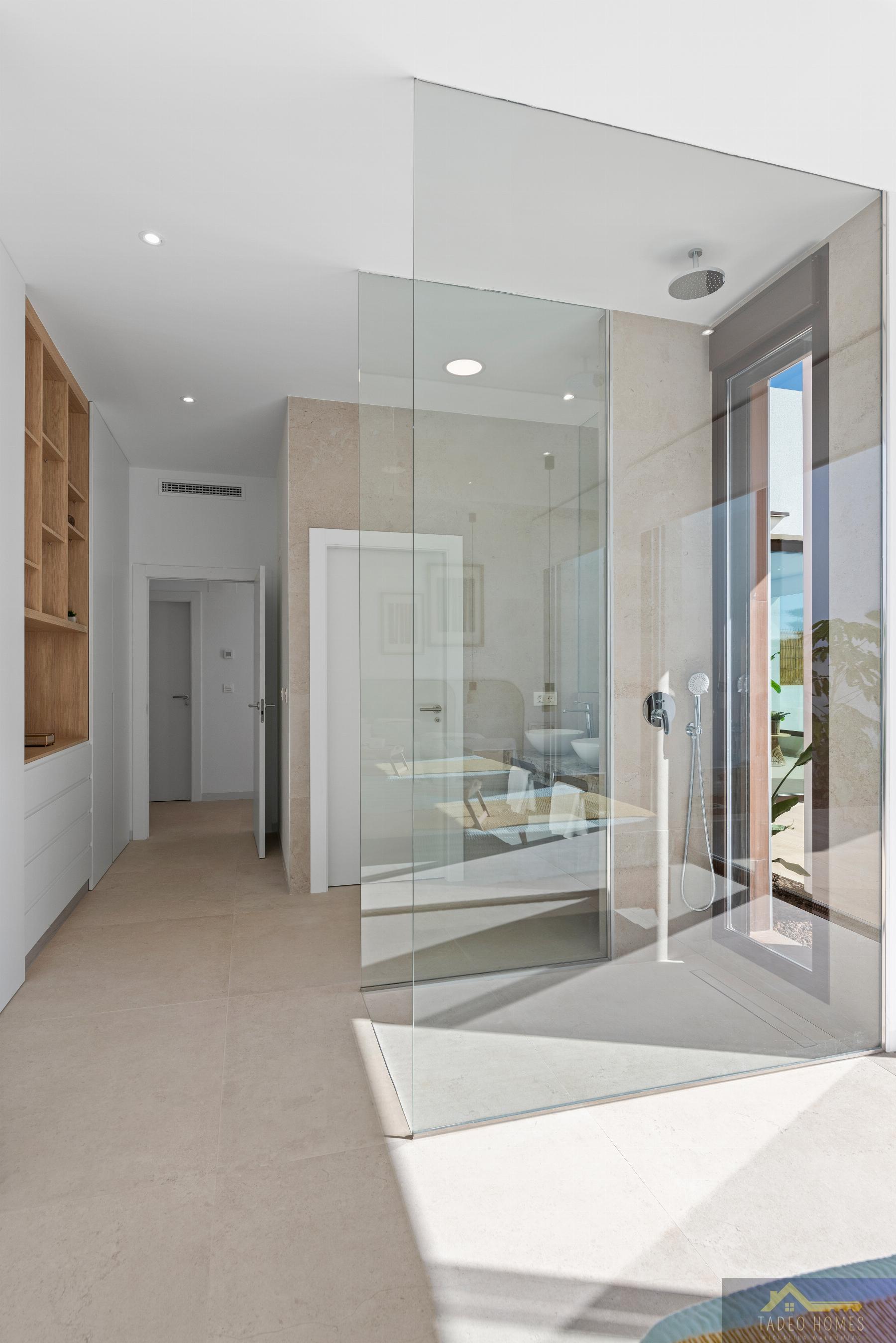 For sale of villa in Los Alcázares