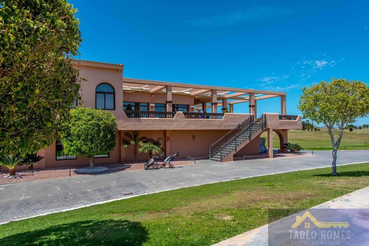 For sale of villa in Los Alcázares