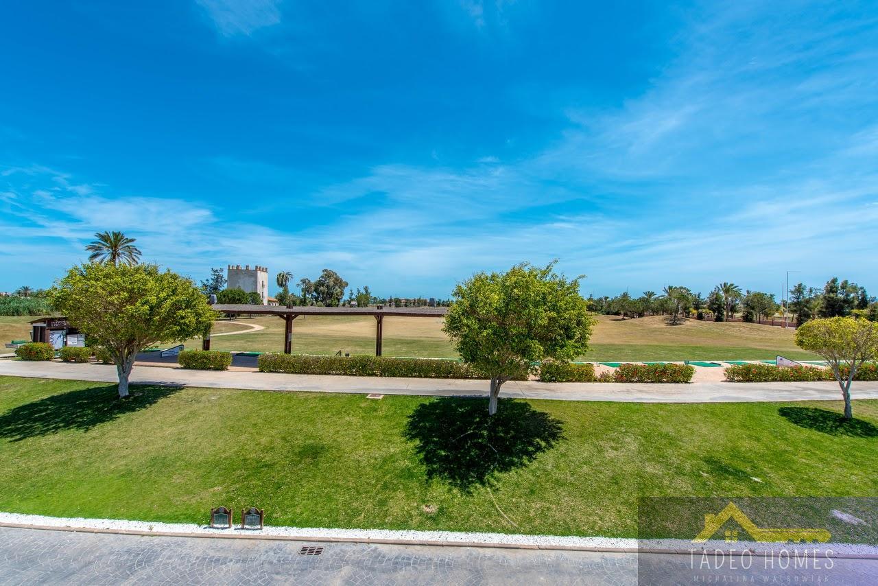 For sale of villa in Los Alcázares