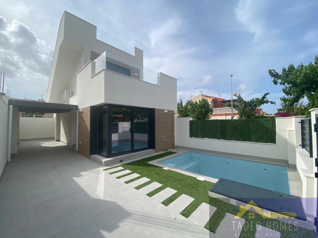 Venta de villa en Los Alcázares