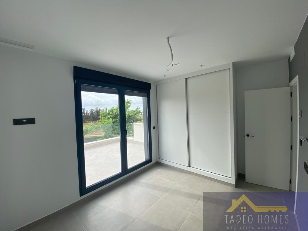 Venta de villa en Los Alcázares