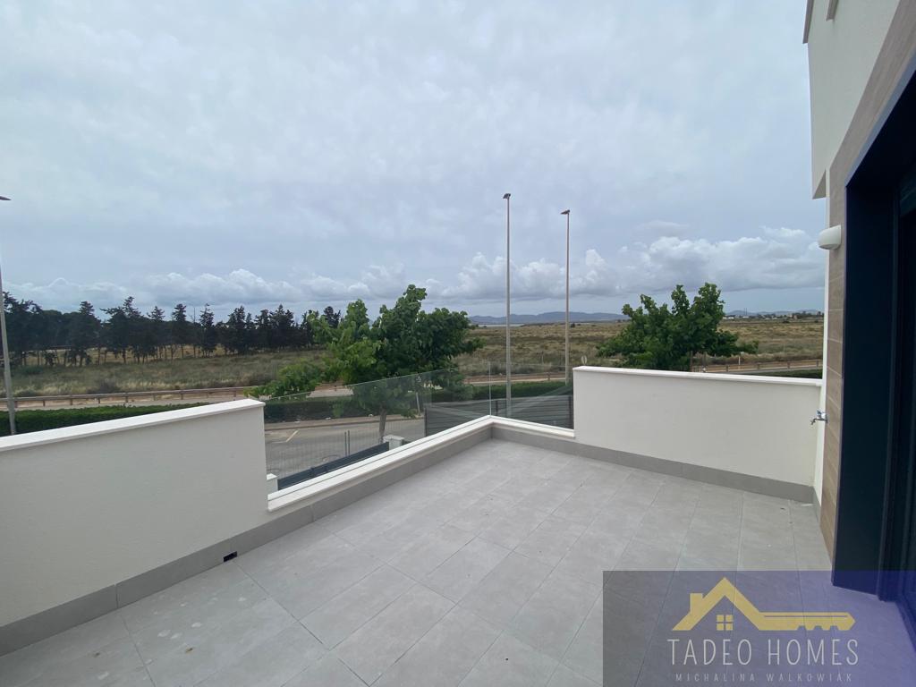 Venta de villa en Los Alcázares