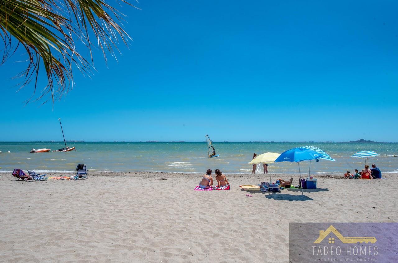 Venta de villa en Los Alcázares