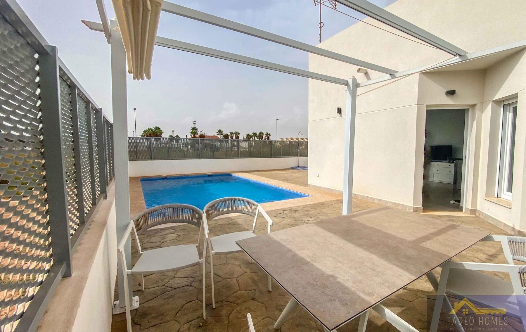 Venta de villa en Los Alcázares