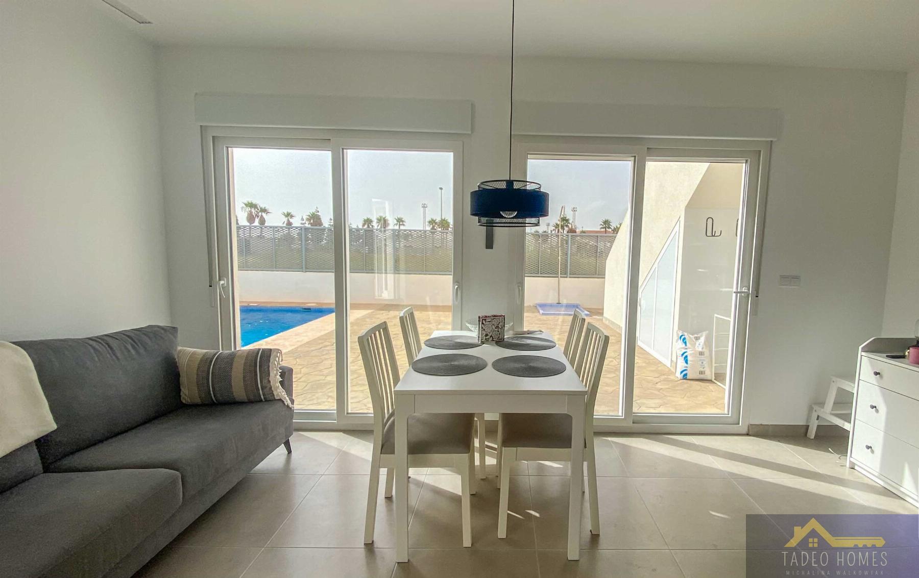 Venta de villa en Los Alcázares