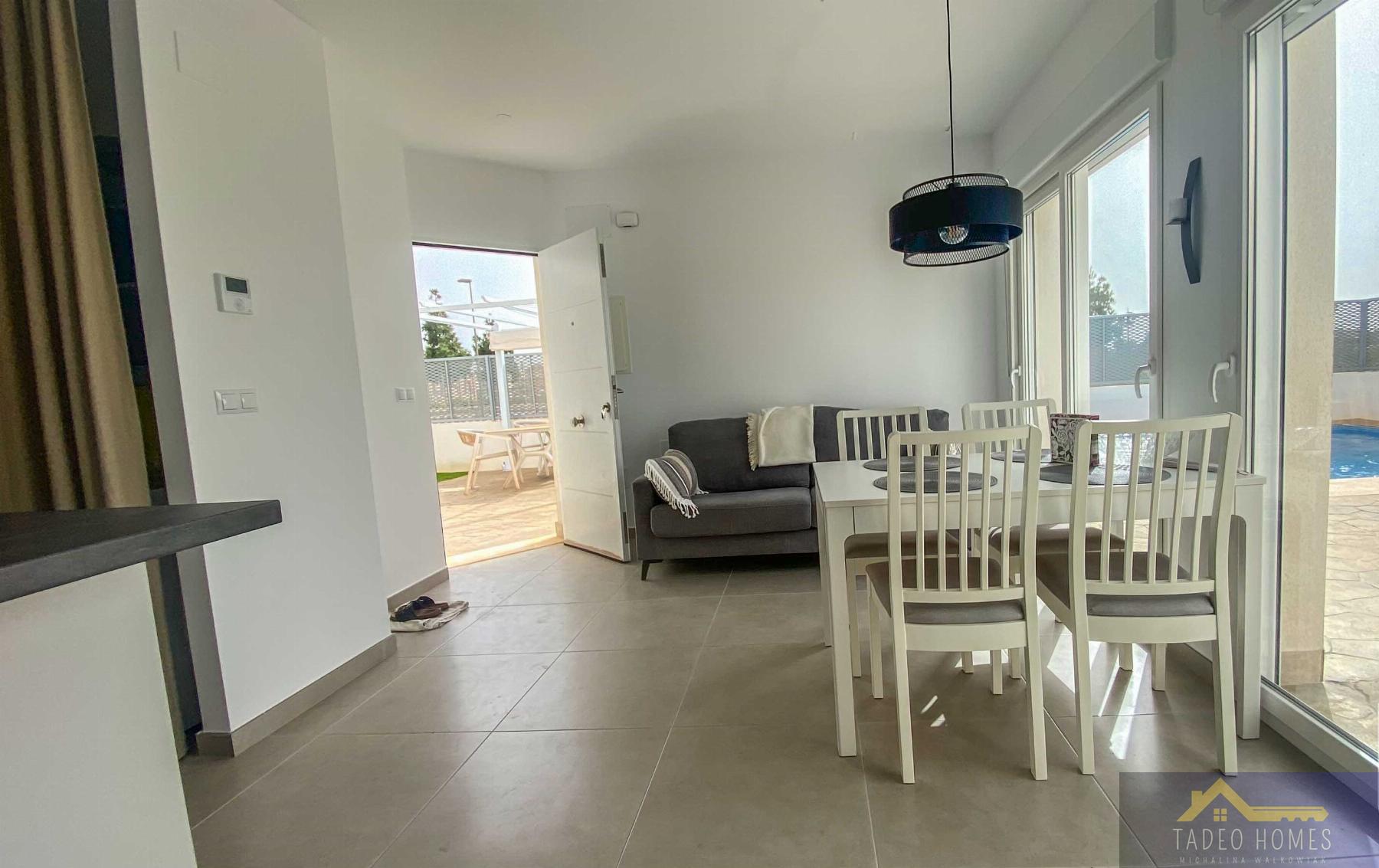 Venta de villa en Los Alcázares