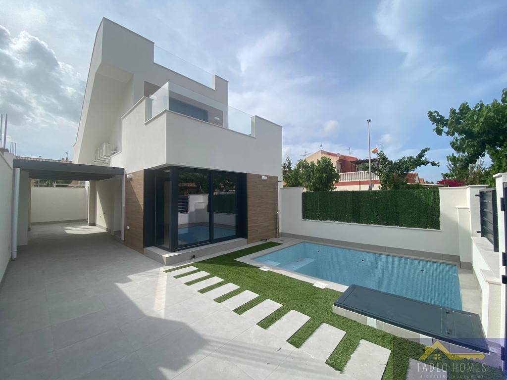 Venta de villa en Los Alcázares