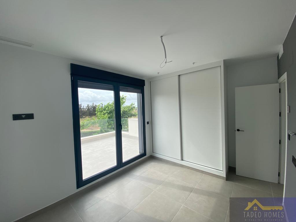 Venta de villa en Los Alcázares