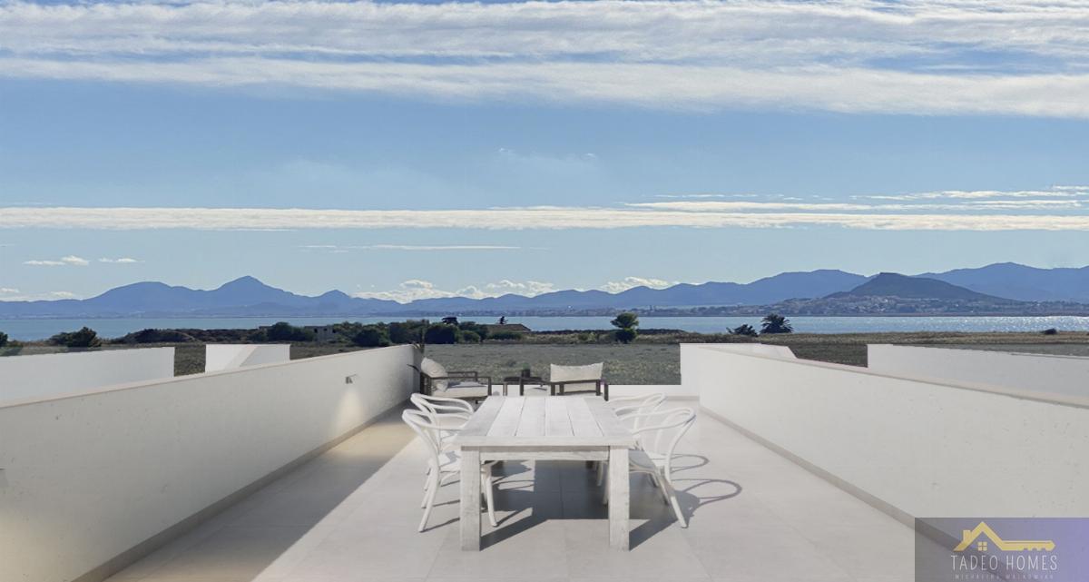 Venta de villa en Los Alcázares