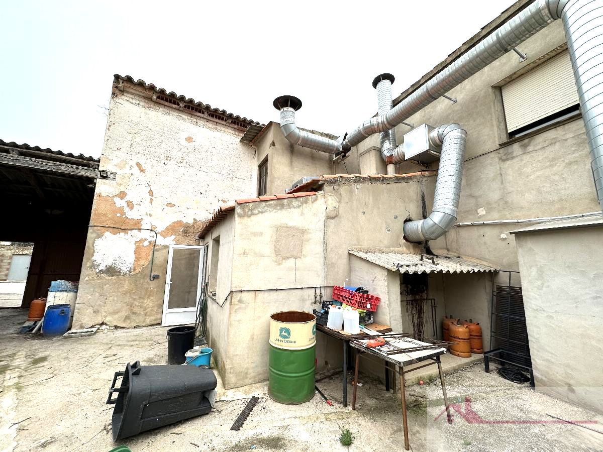 Venta de edificio en Santa María del Campo Rus