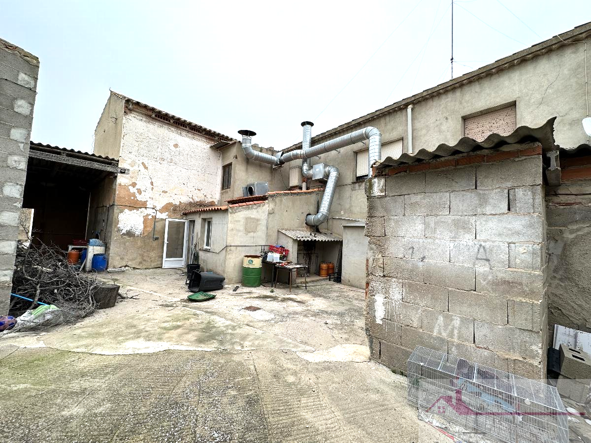 Venta de edificio en Santa María del Campo Rus