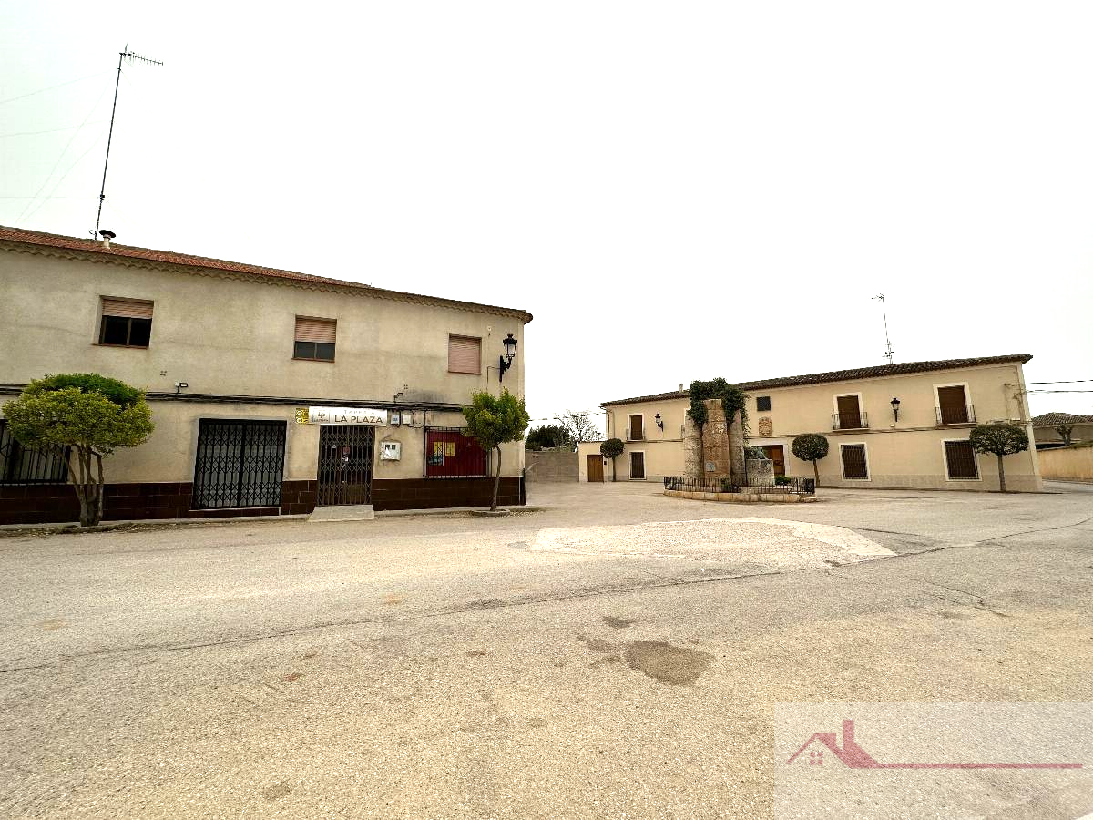 Venta de edificio en Santa María del Campo Rus