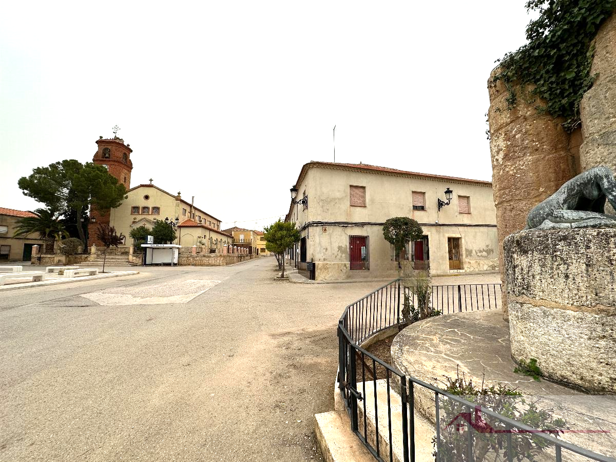 Venta de edificio en Santa María del Campo Rus