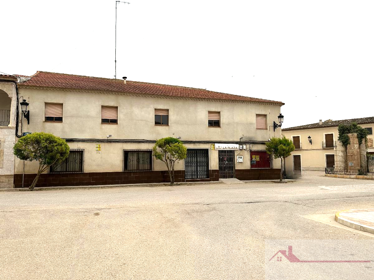 Venta de edificio en Santa María del Campo Rus