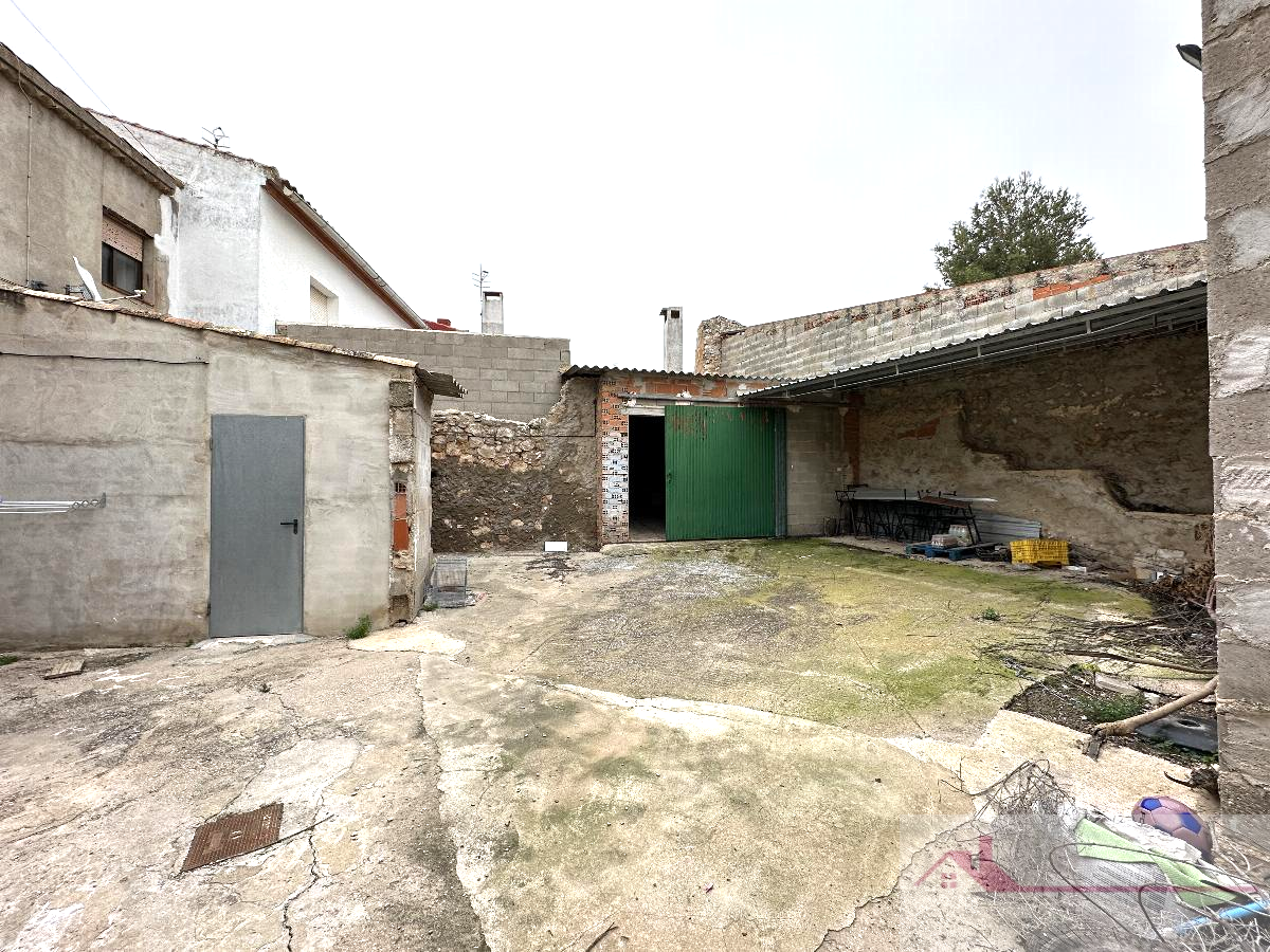 Venta de edificio en Santa María del Campo Rus