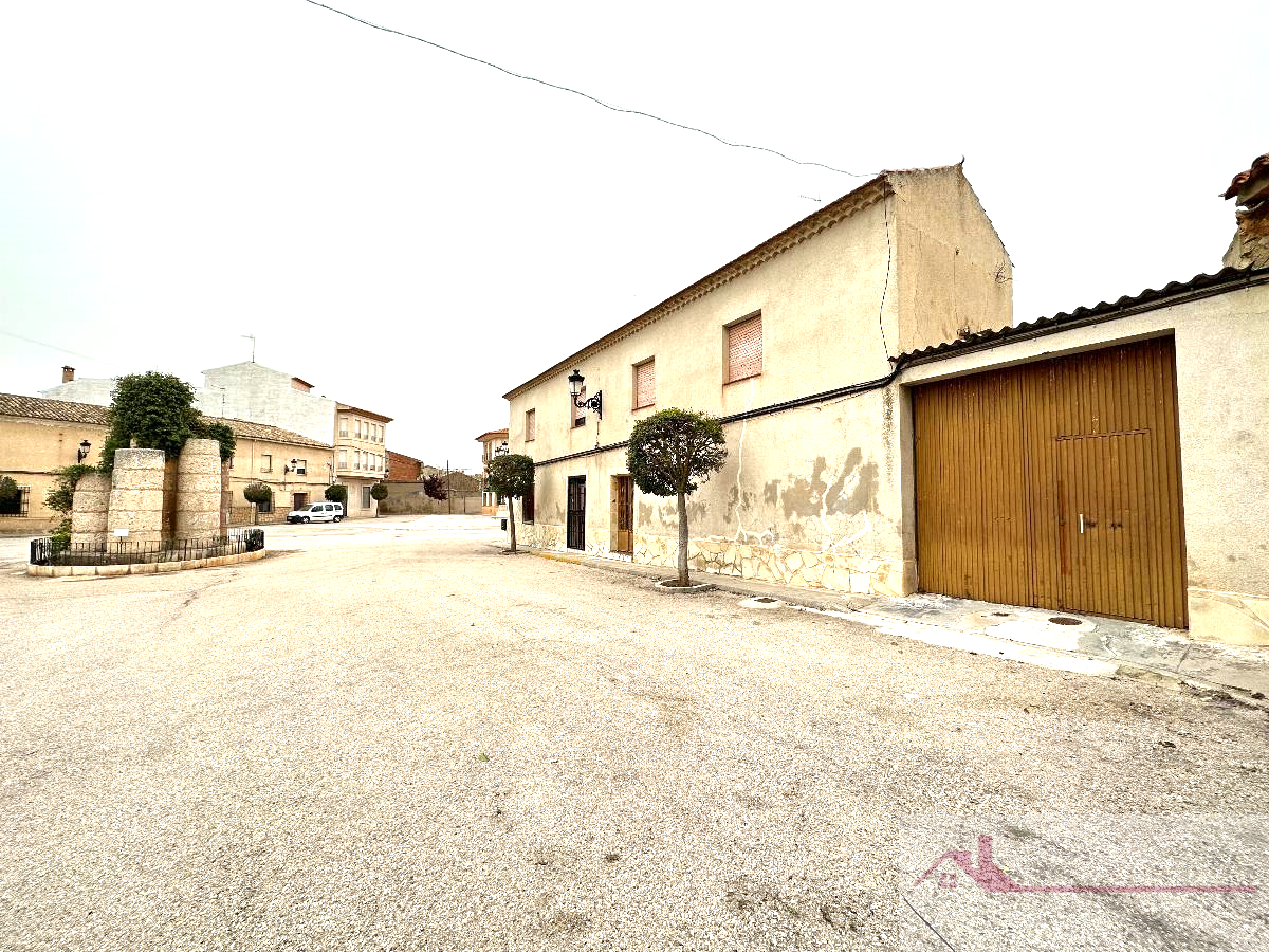 Venta de edificio en Santa María del Campo Rus