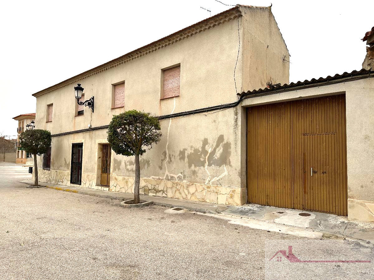 Venta de edificio en Santa María del Campo Rus