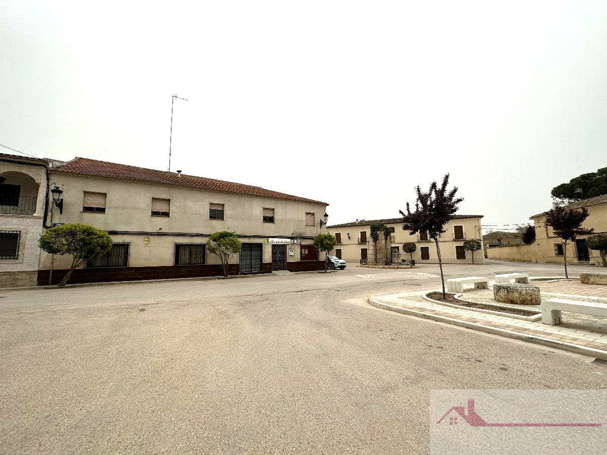 Venta de edificio en Santa María del Campo Rus