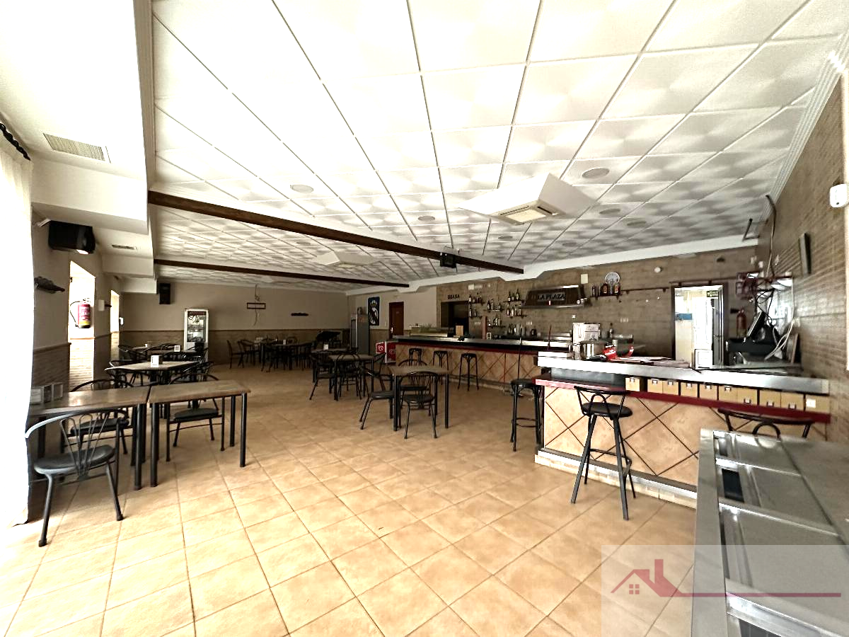 Venta de edificio en Santa María del Campo Rus