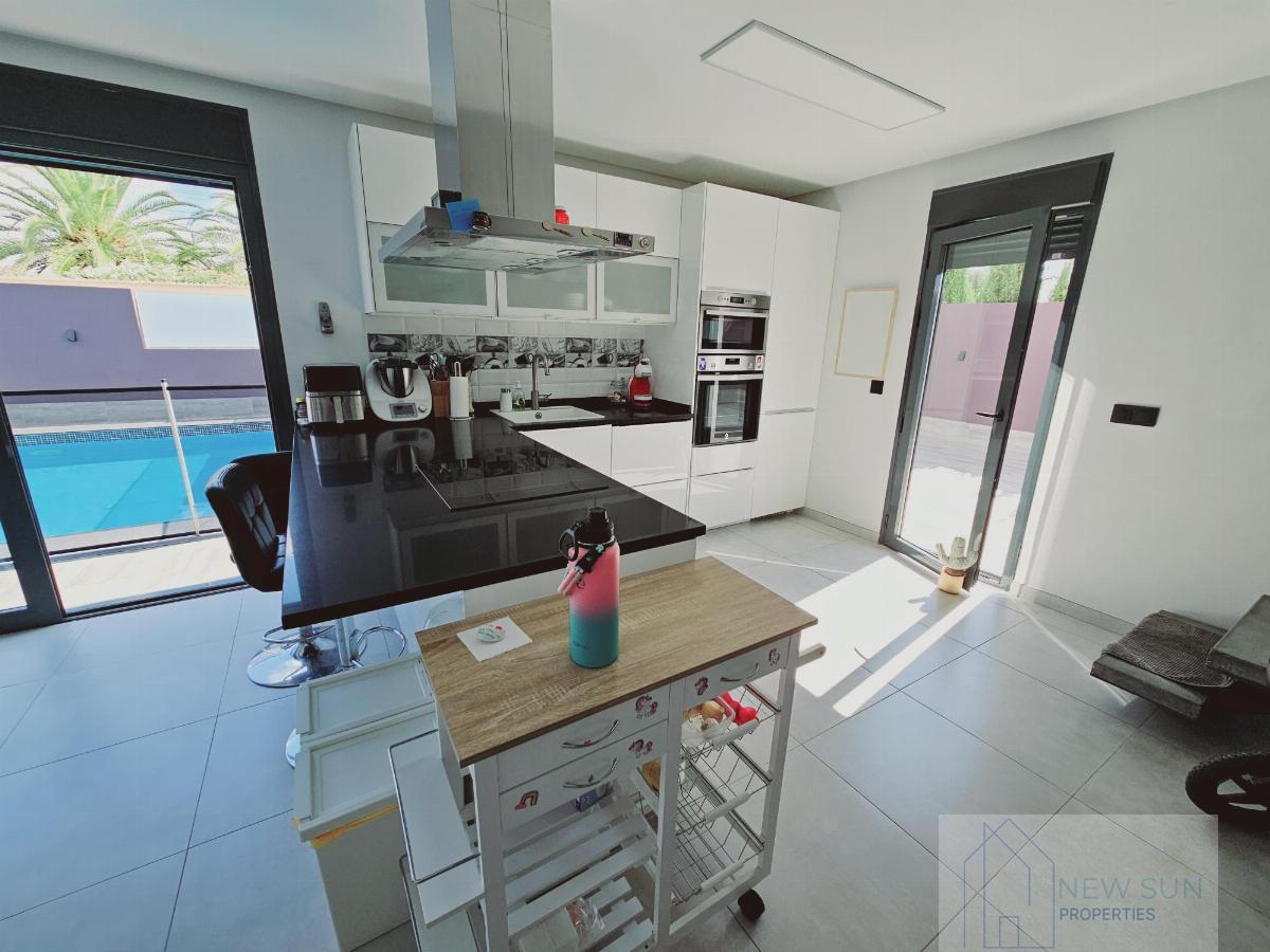 For sale of chalet in Torrevieja